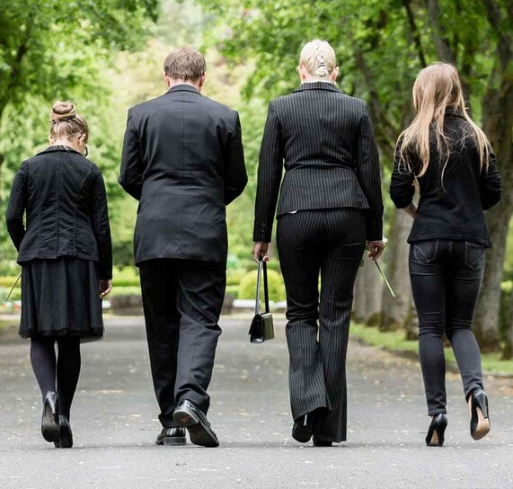 how to dress for a funeral